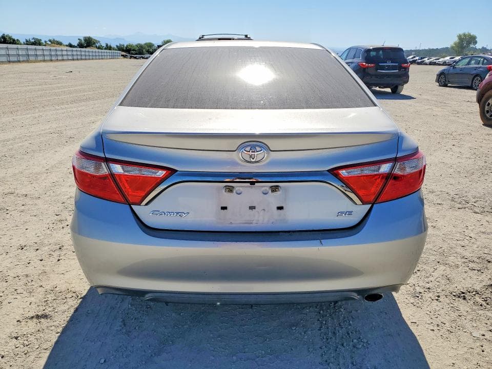 2017 TOYOTA CAMRY SE 6