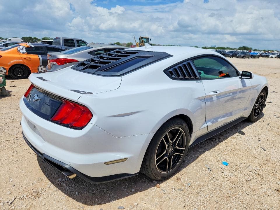 2022 FORD MUSTANG 3