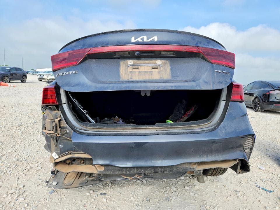 2024 KIA FORTE GT LINE 6