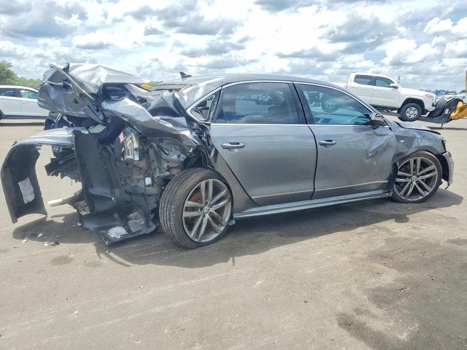 2017 VOLKSWAGEN PASSAT R-LINE 3