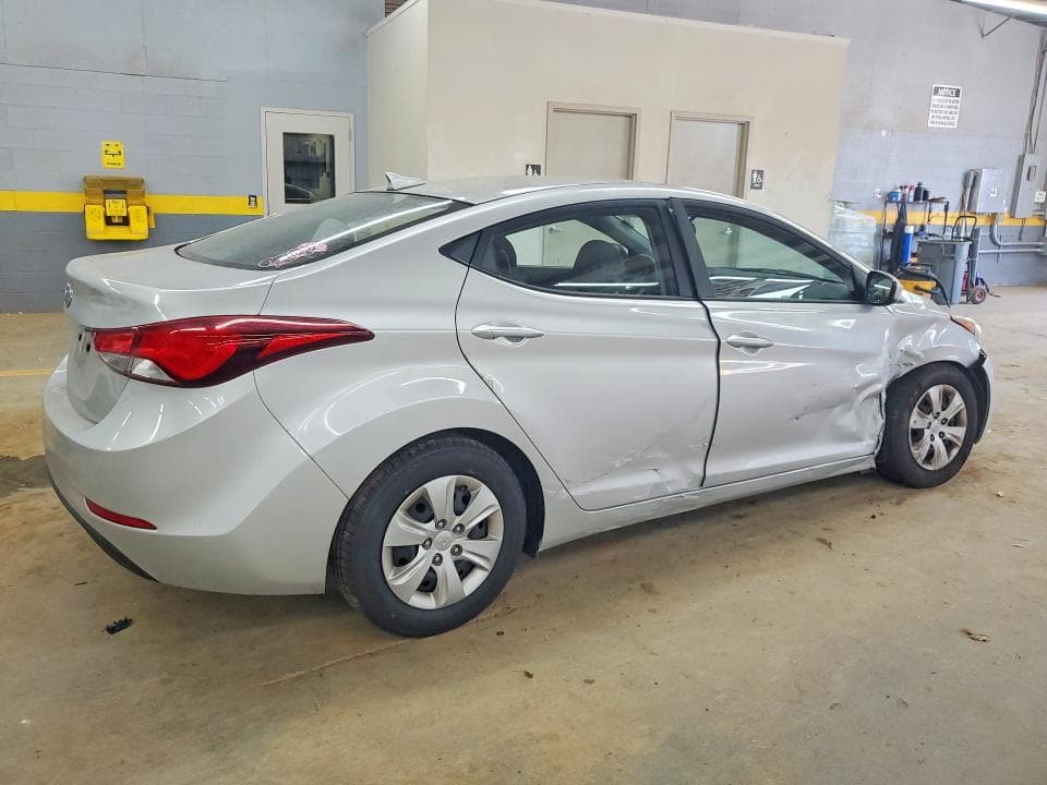 2016 HYUNDAI ELANTRA SE 3