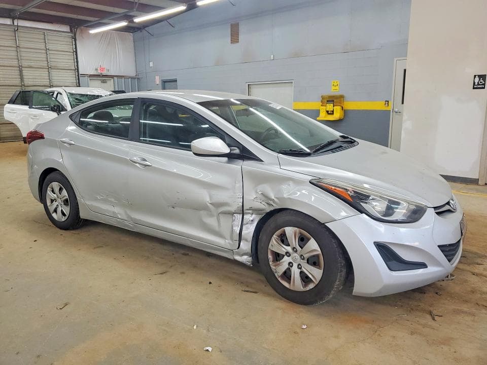 2016 HYUNDAI ELANTRA SE 4