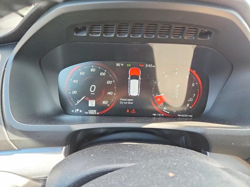 2017 VOLVO XC90 T6 9