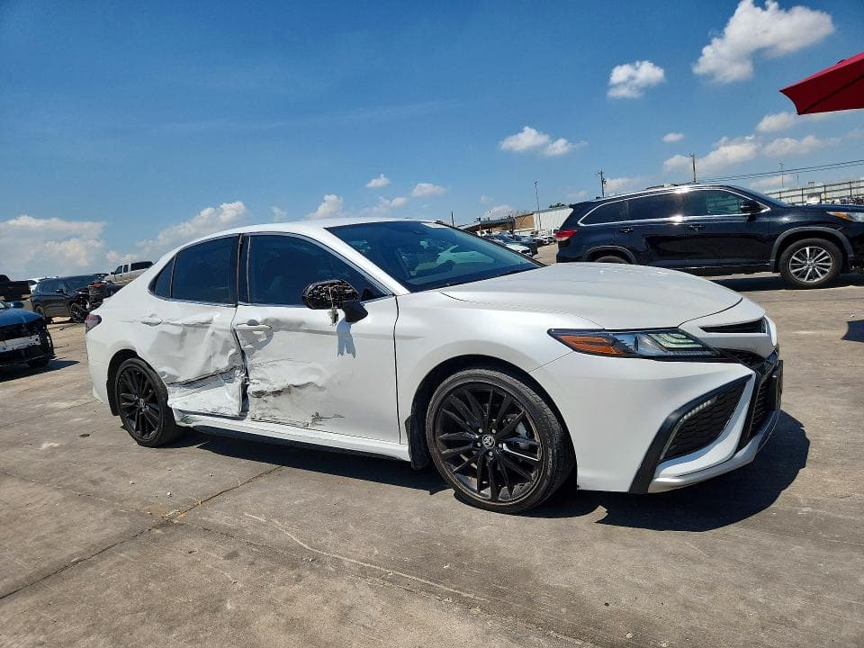 2023 TOYOTA CAMRY XSE 4