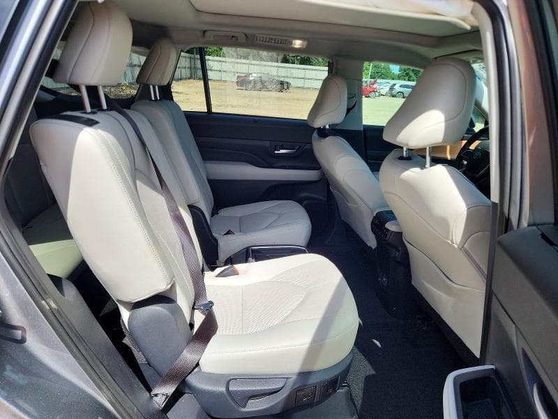 2026 TOYOTA GRAND HIGHLANDER PLATINUM PLATINUM 11
