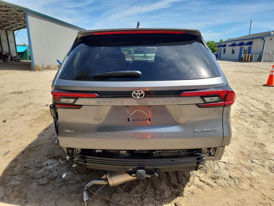 2026 TOYOTA GRAND HIGHLANDER PLATINUM PLATINUM 6