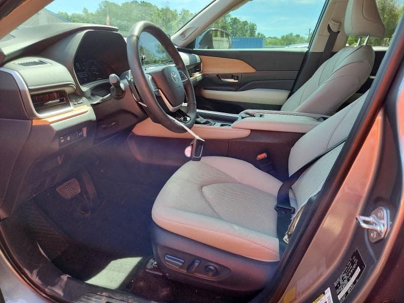 2026 TOYOTA GRAND HIGHLANDER PLATINUM PLATINUM 7