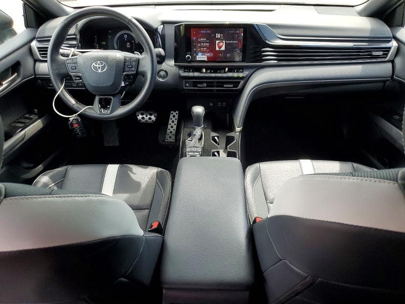2025 TOYOTA CAMRY SE 8