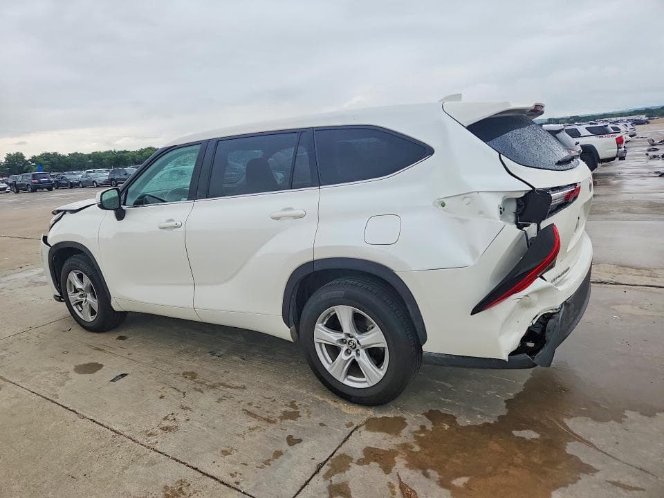 2021 TOYOTA HIGHLANDER LE 2