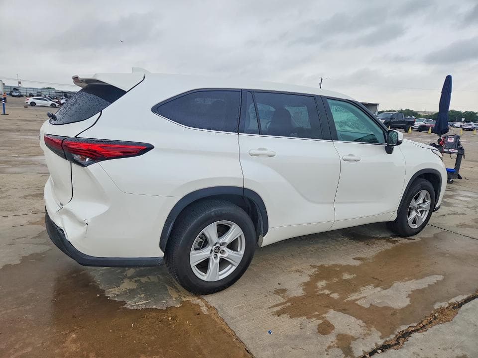 2021 TOYOTA HIGHLANDER LE 3