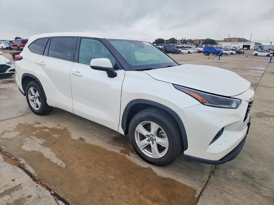 2021 TOYOTA HIGHLANDER LE 4