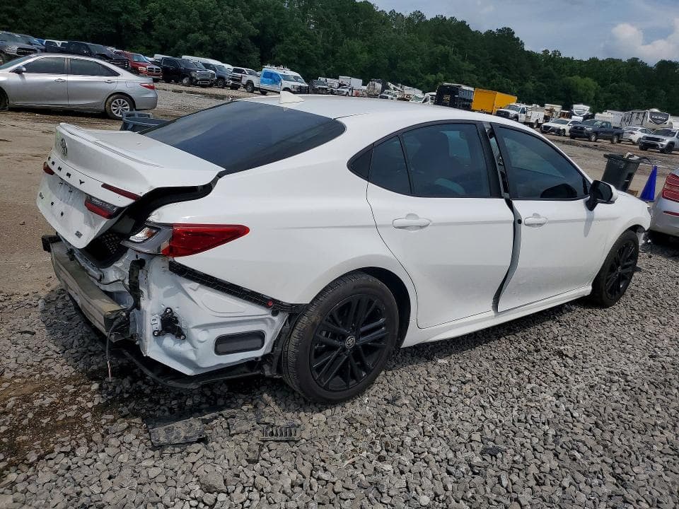 2025 TOYOTA CAMRY SE 3