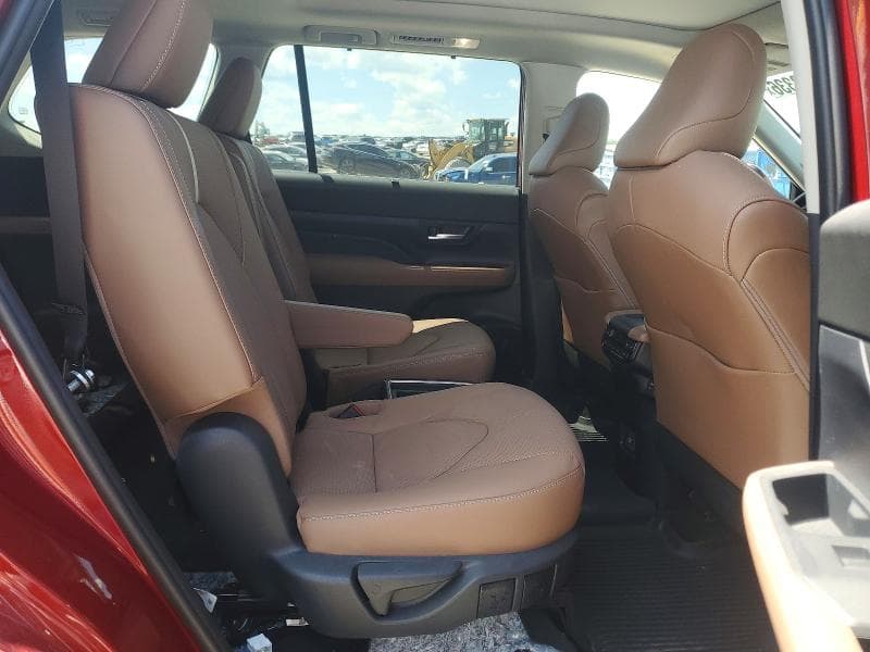 2026 TOYOTA GRAND HIGHLANDER PLATINUM PLATINUM 11