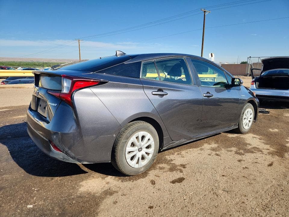 2019 TOYOTA PRIUS LE 3