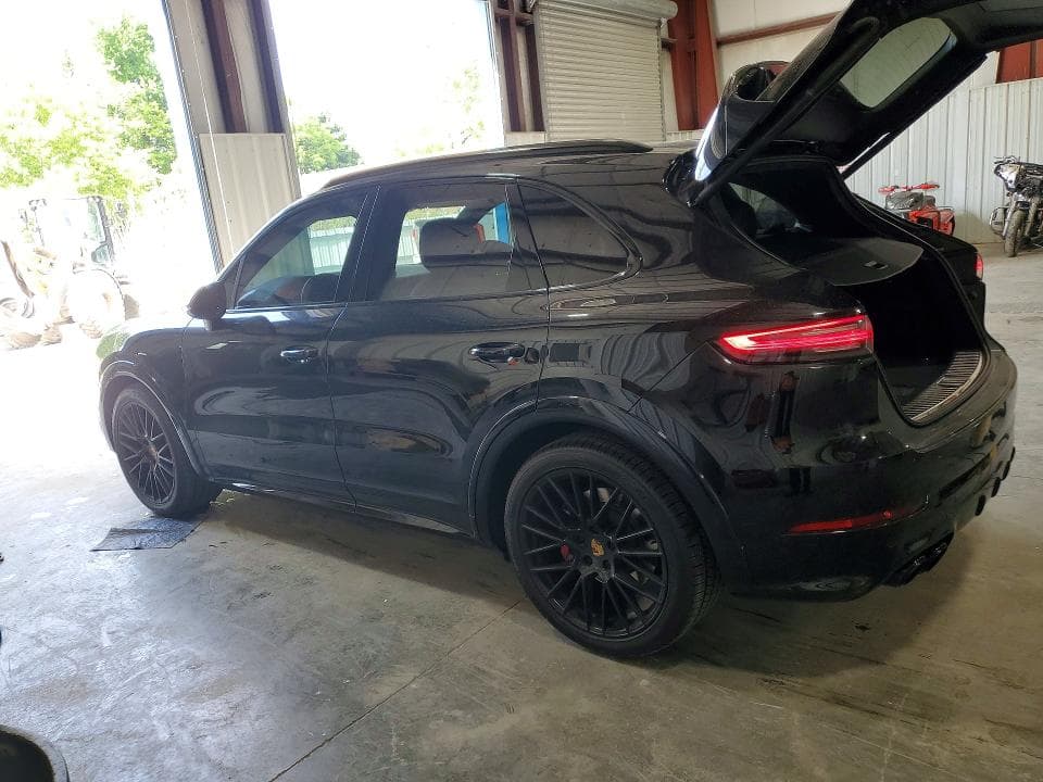 2021 PORSCHE CAYENNE GTS 2
