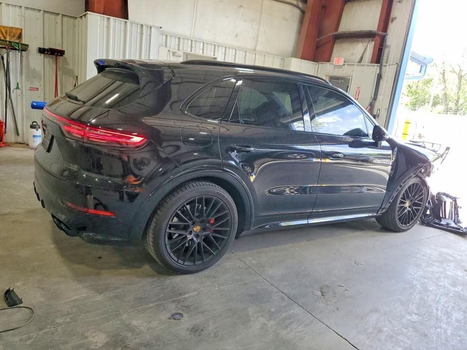 2021 PORSCHE CAYENNE GTS 3