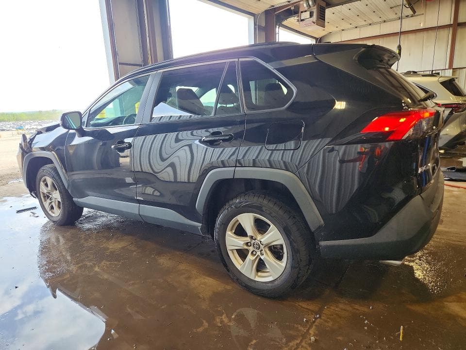 2020 TOYOTA RAV4 XLE 2