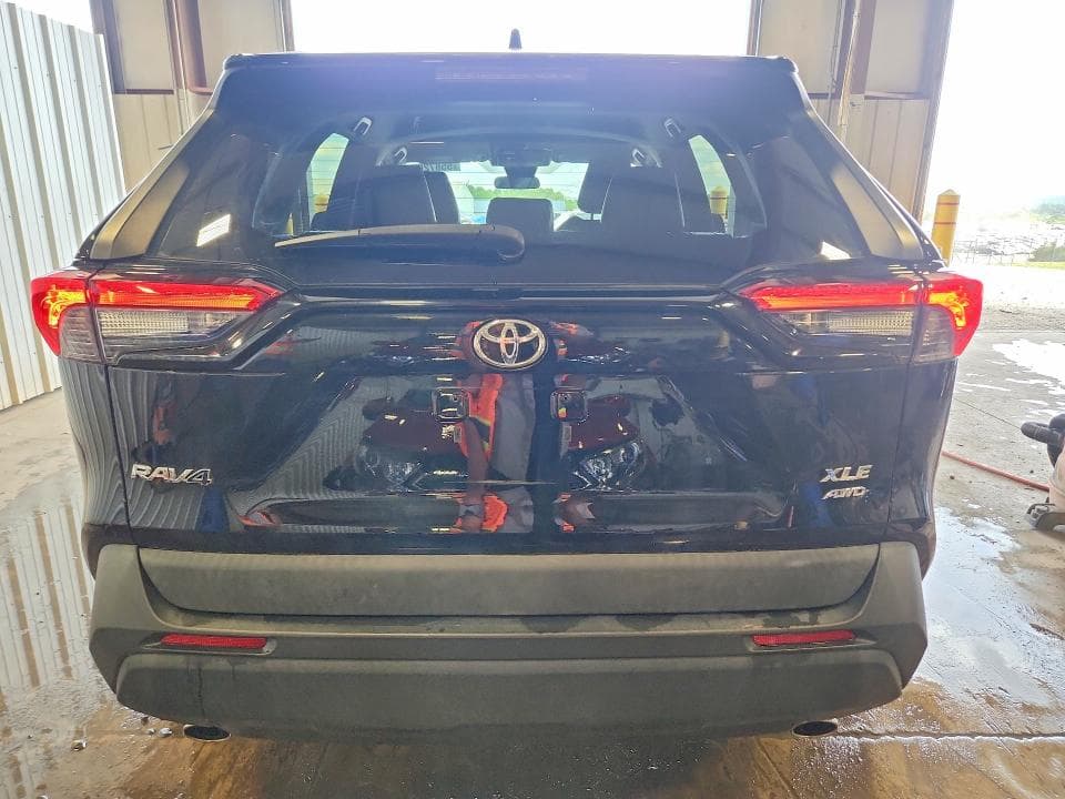 2020 TOYOTA RAV4 XLE 6