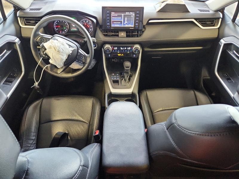 2020 TOYOTA RAV4 XLE 8