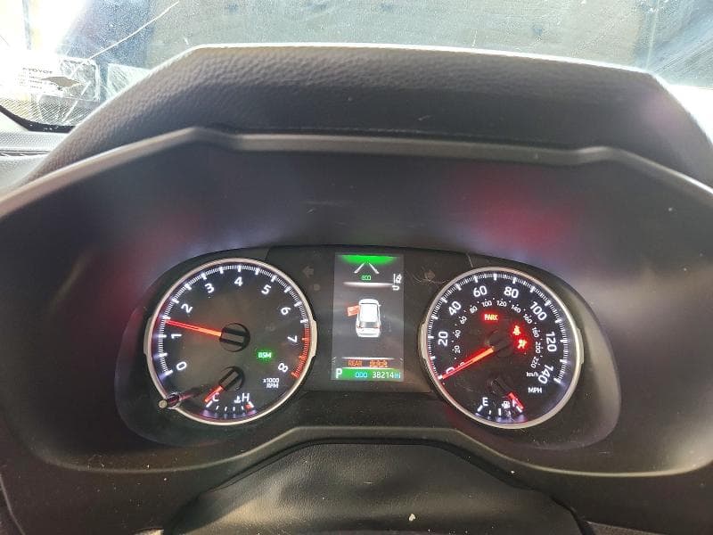 2020 TOYOTA RAV4 XLE 9