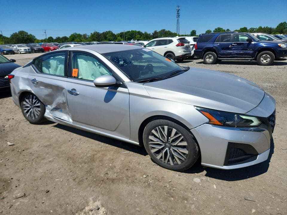 2023 NISSAN ALTIMA SV 4