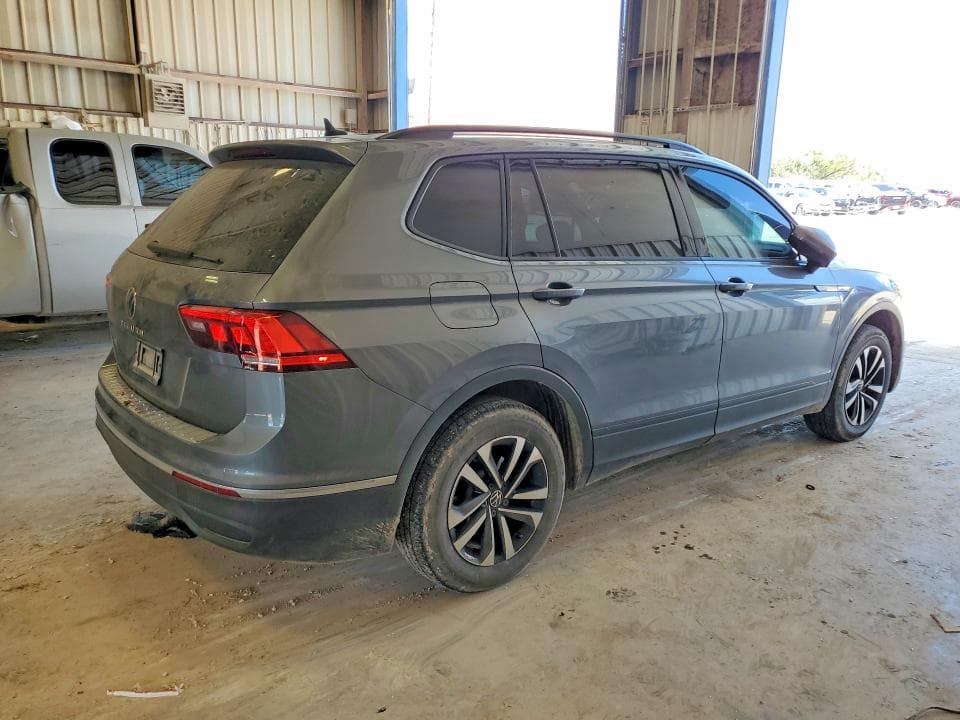 2023 VOLKSWAGEN TIGUAN S 3