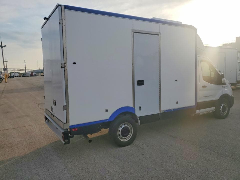 2022 FORD TRANSIT DELIVERY TRUCK 3