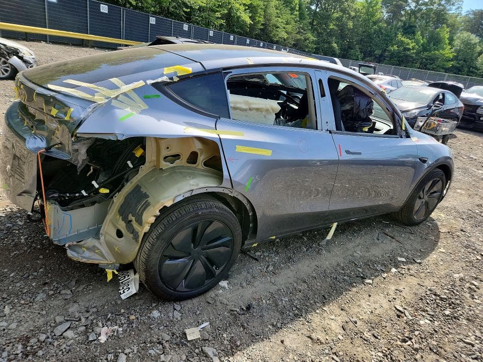 2026 TESLA MODEL Y 3