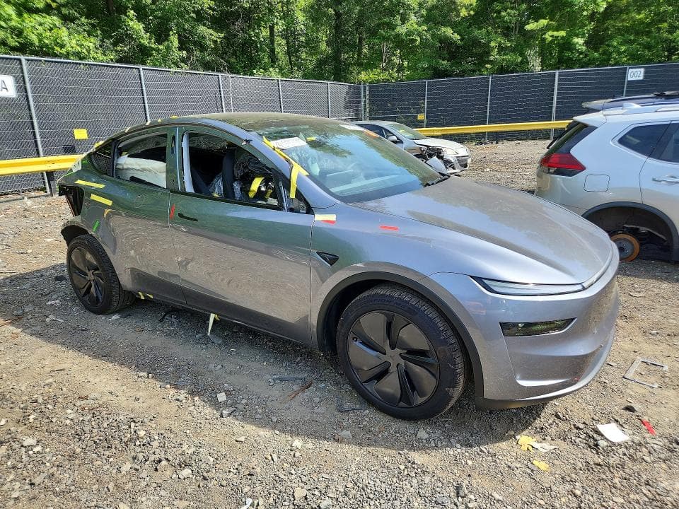 2026 TESLA MODEL Y 4