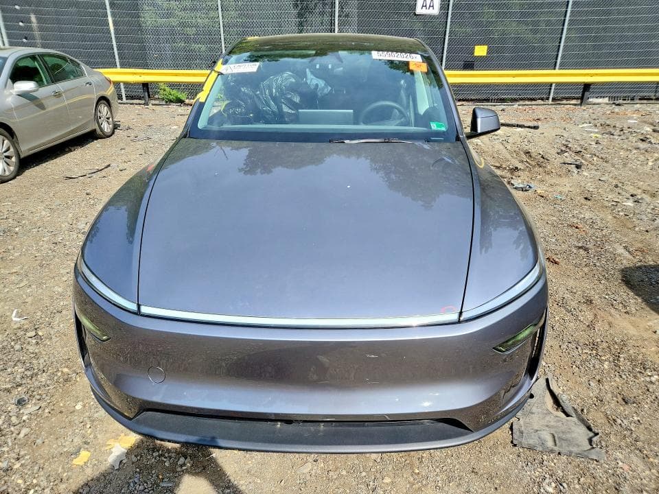 2026 TESLA MODEL Y 5