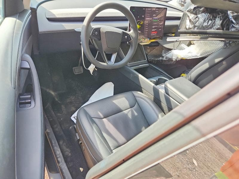 2026 TESLA MODEL Y 8