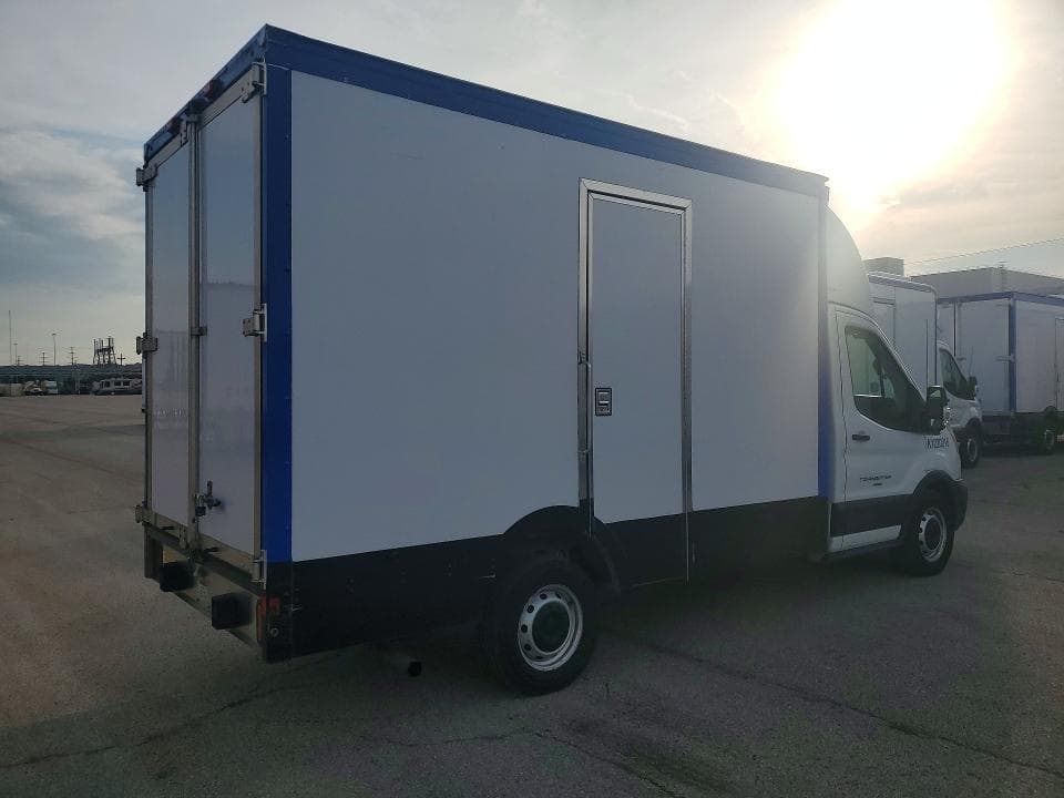 2023 FORD TRANSIT DELIVERY TRUCK 3