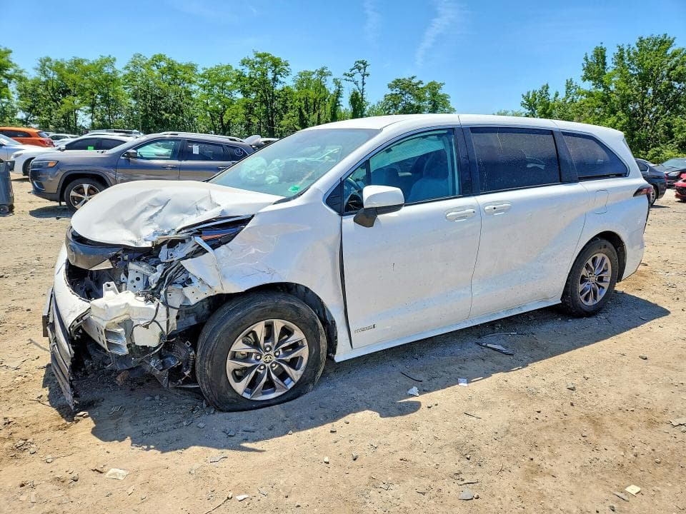 2021 TOYOTA SIENNA LE - 1