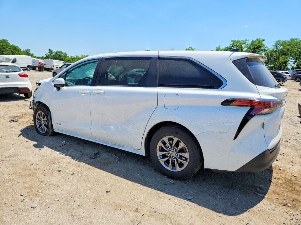 2021 TOYOTA SIENNA LE 2