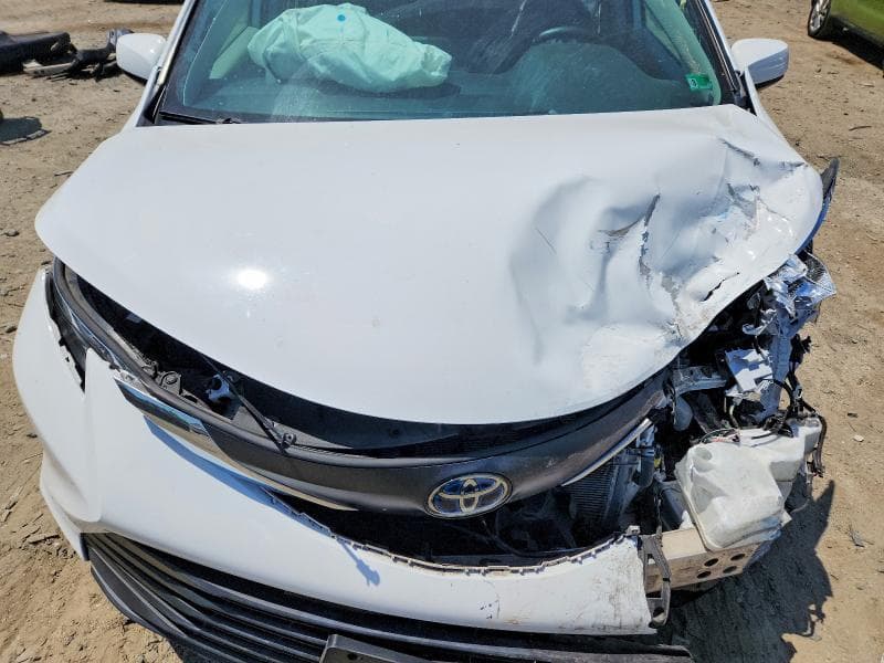 2021 TOYOTA SIENNA LE 12