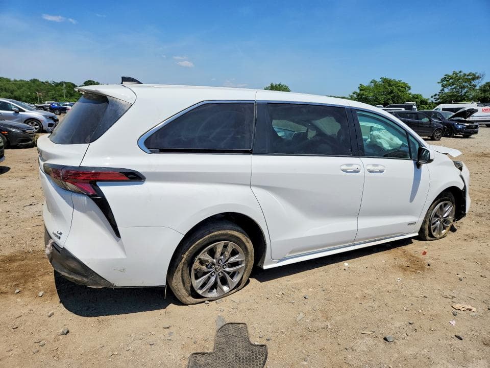 2021 TOYOTA SIENNA LE 3