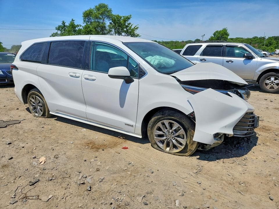 2021 TOYOTA SIENNA LE 4