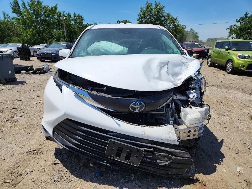 2021 TOYOTA SIENNA LE 5