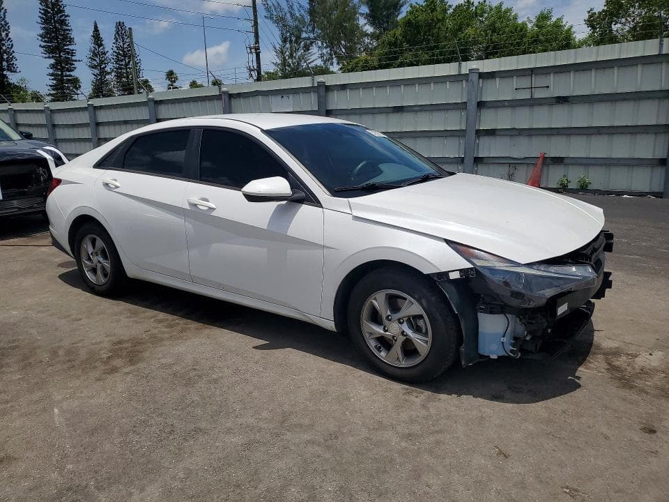 2021 HYUNDAI ELANTRA SE 4