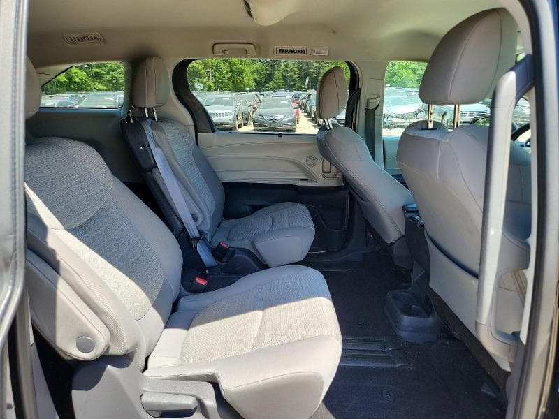 2021 TOYOTA SIENNA LE LE 11