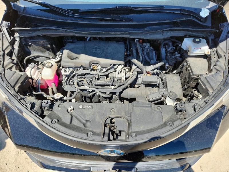 2021 TOYOTA SIENNA LE LE 12