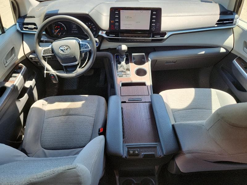2021 TOYOTA SIENNA LE LE 8