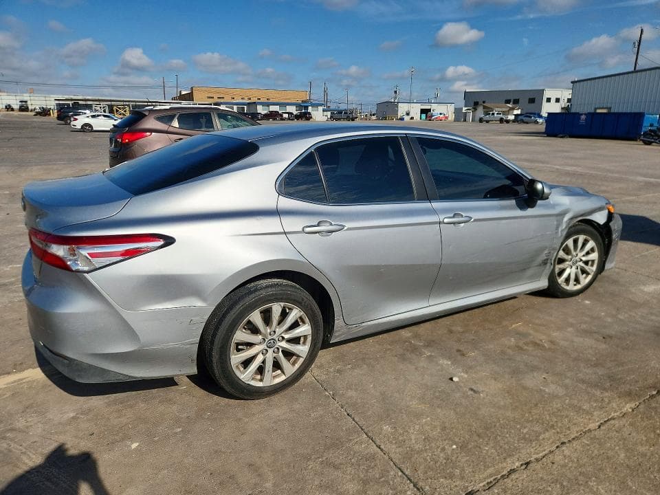 2018 TOYOTA CAMRY LE 3