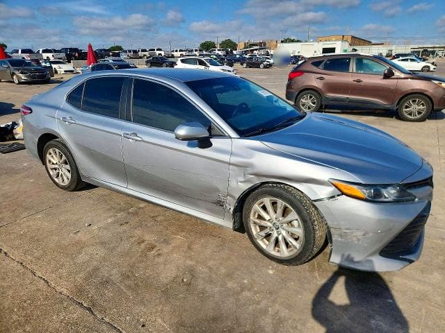 2018 TOYOTA CAMRY LE 4