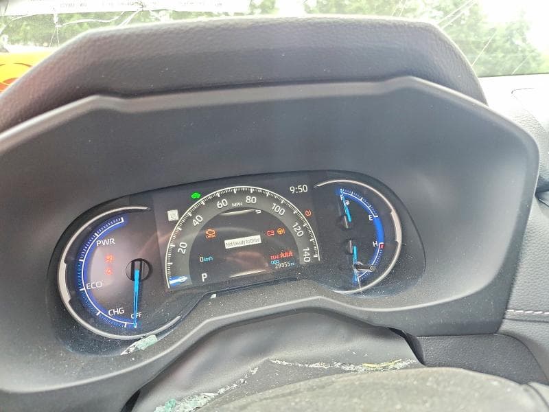 2025 TOYOTA RAV4 LE 9