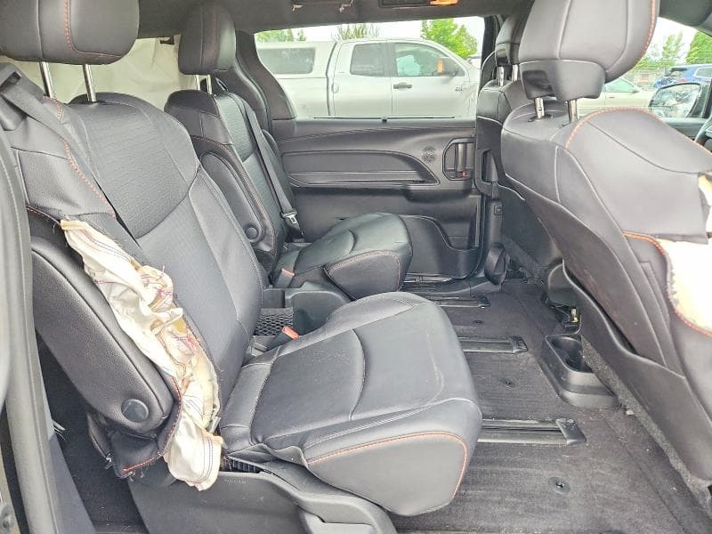 2024 TOYOTA SIENNA XSE 11