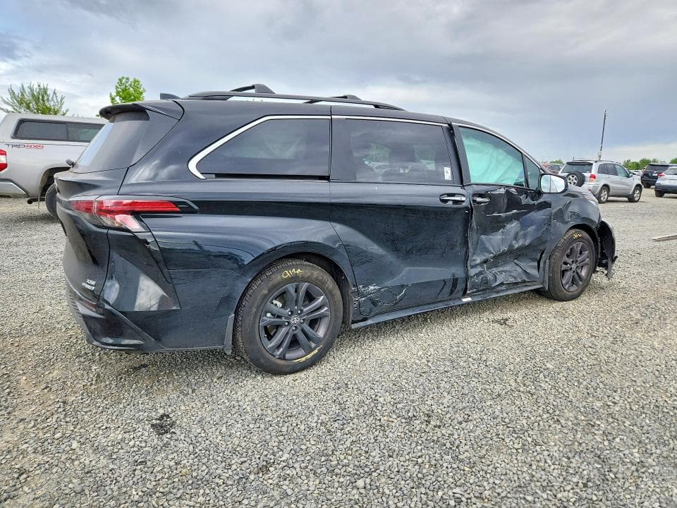 2024 TOYOTA SIENNA XSE 3