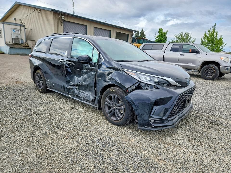 2024 TOYOTA SIENNA XSE 4