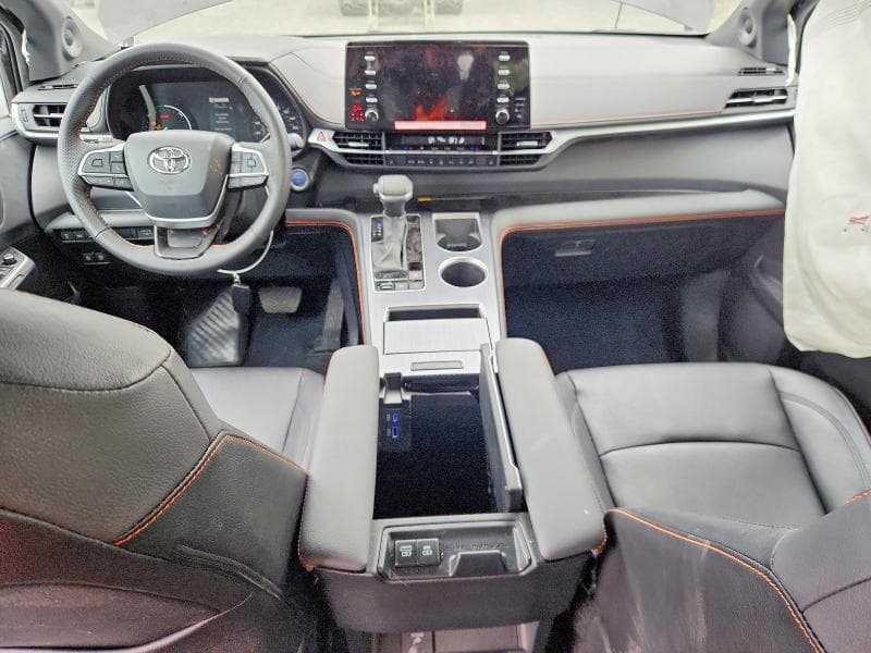 2024 TOYOTA SIENNA XSE 8