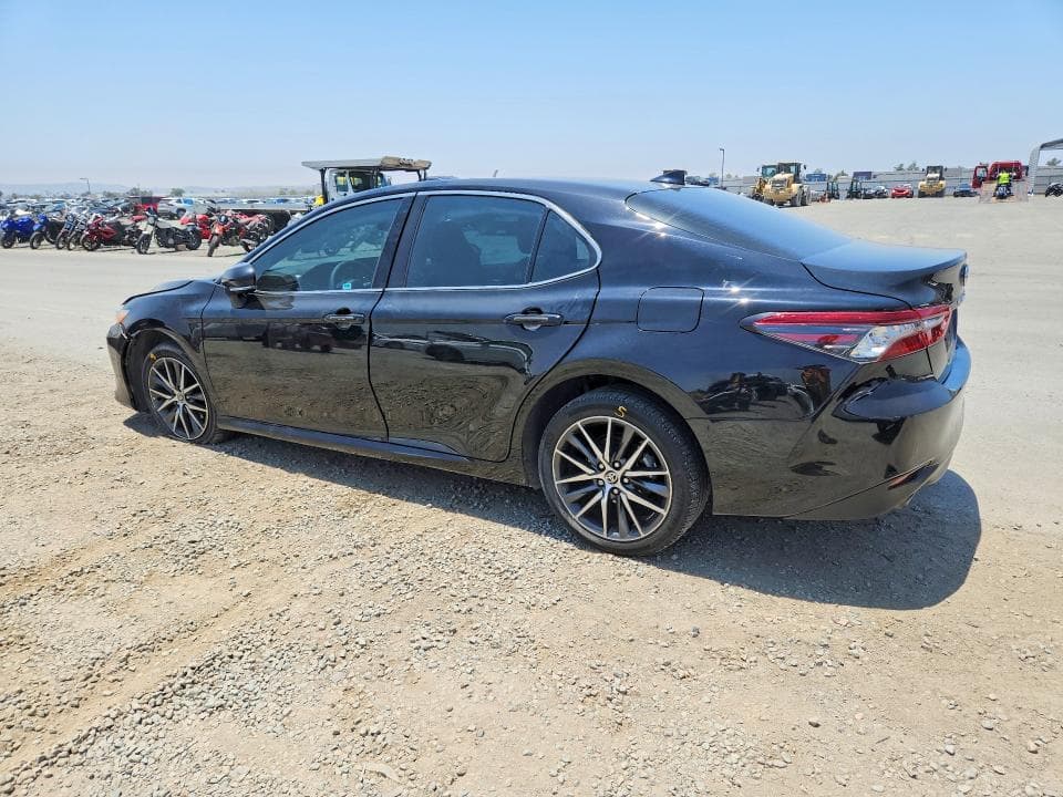 2023 TOYOTA CAMRY XLE 2